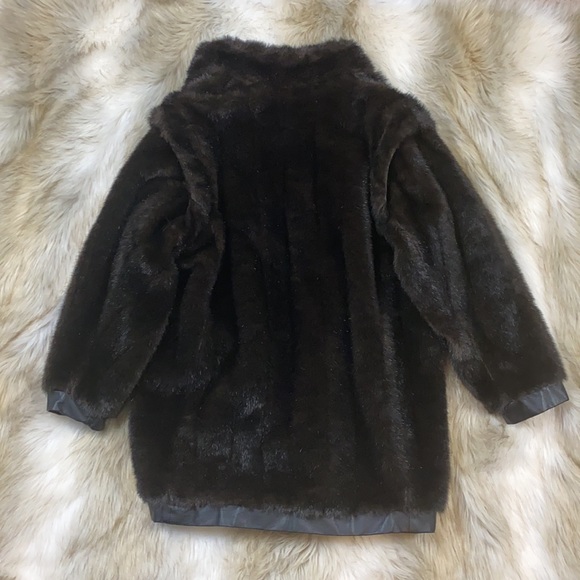 R.Z.R. Faux Fur with Leather Trim Coat with Detachable Sleeves, Large - Picture 9 of 11
